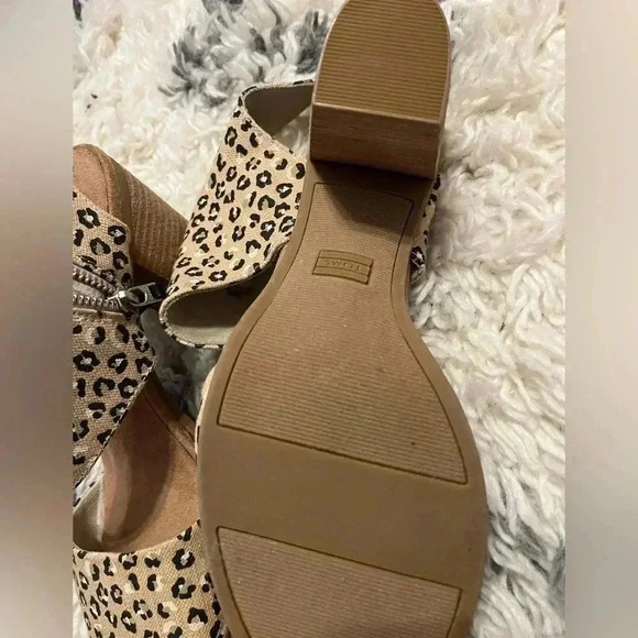 TOMS cut out open toe cheetah new with tags size 11 sandal heel - Picture 4 of 6